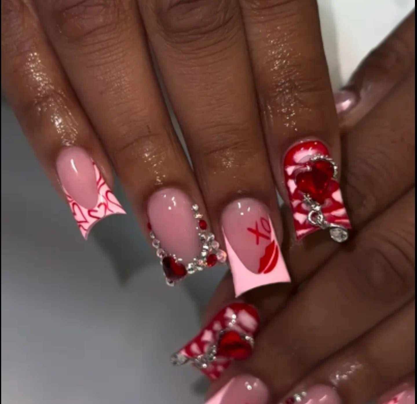 Valentines Press Ons - Heart Nail Art, Purple Accents, Glitter Finish, Perfect for Valentine's Day